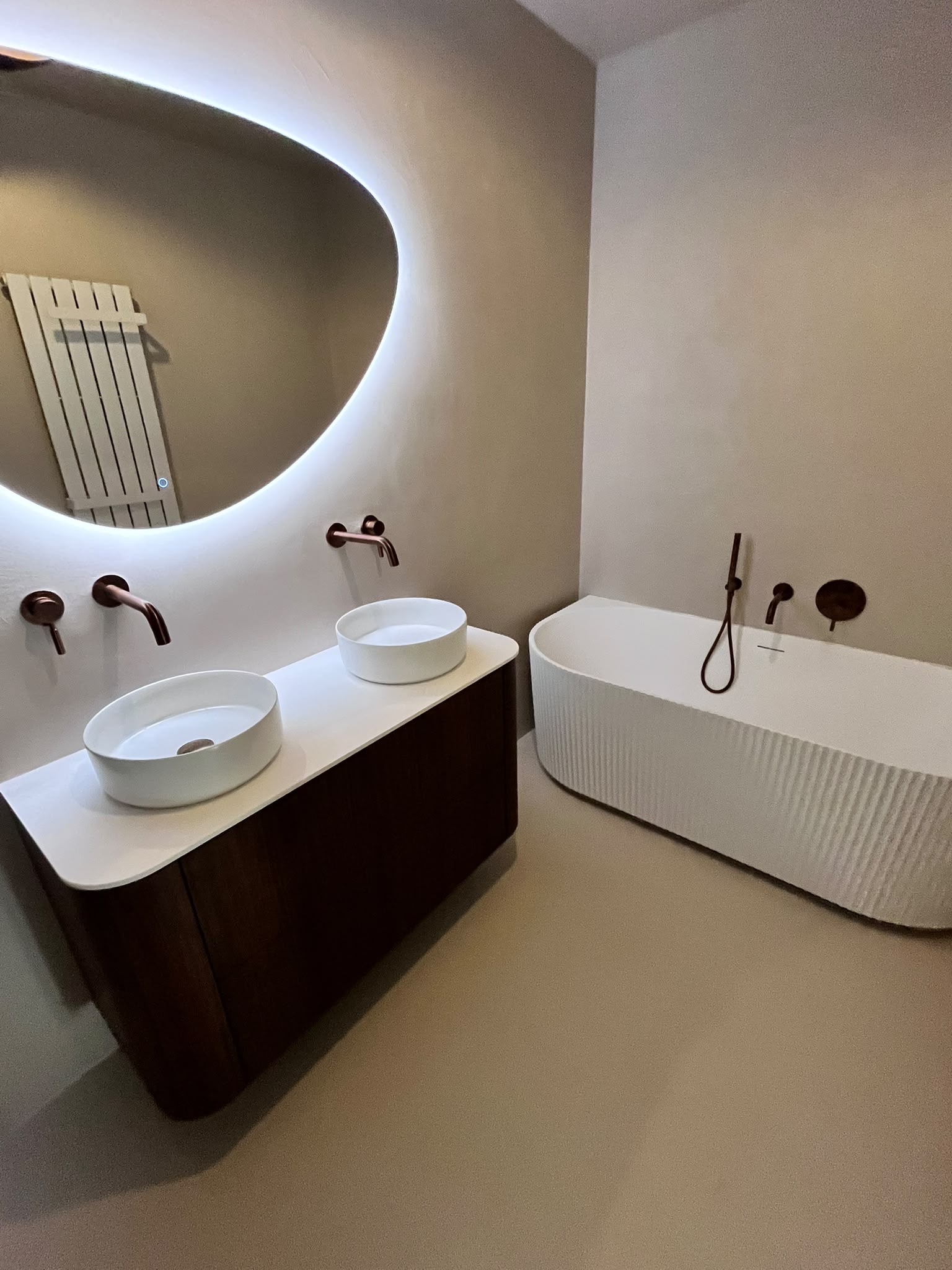 Moderne badkamer renovatie met ruime inloopdouche