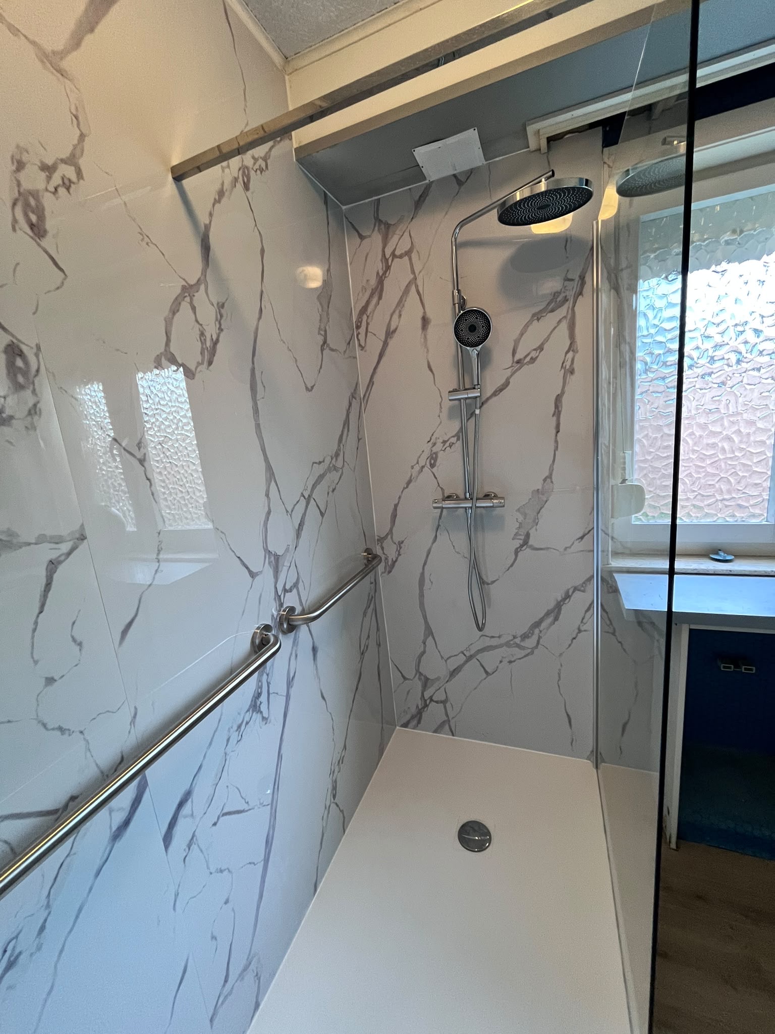 Compleet vernieuwd leidingwerk en sanitair voor badkamer